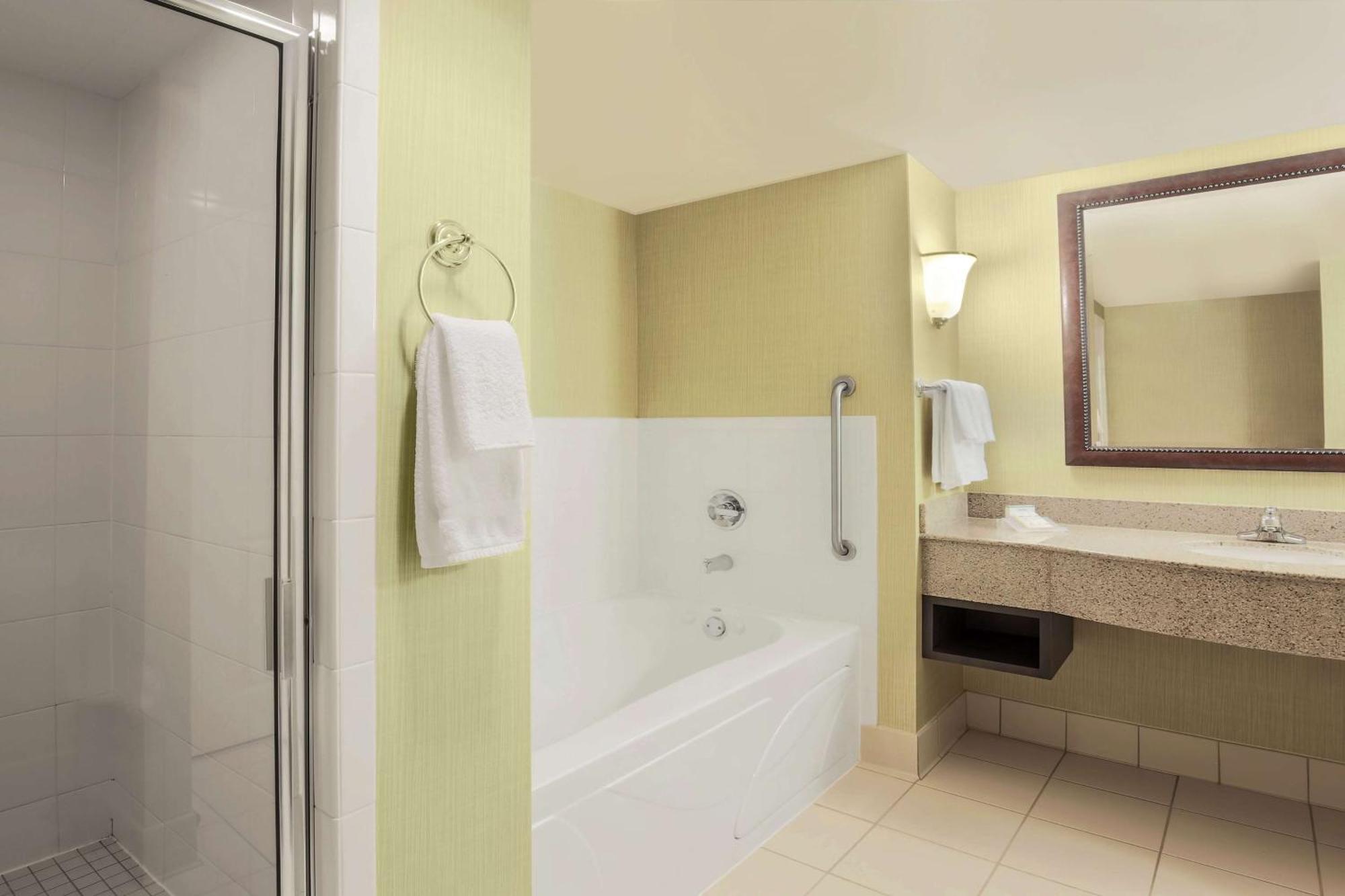 Hilton Garden Inn Chicago/Midway Airport Bedford Park Экстерьер фото
