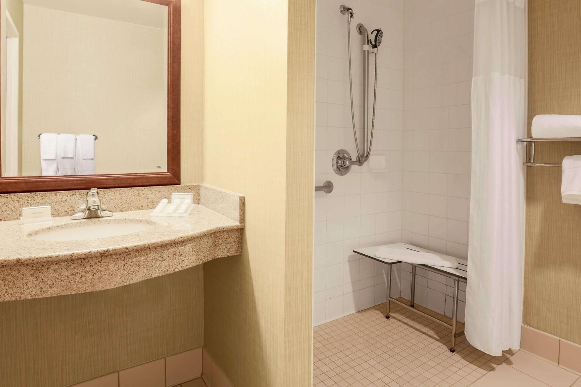Hilton Garden Inn Chicago/Midway Airport Bedford Park Экстерьер фото